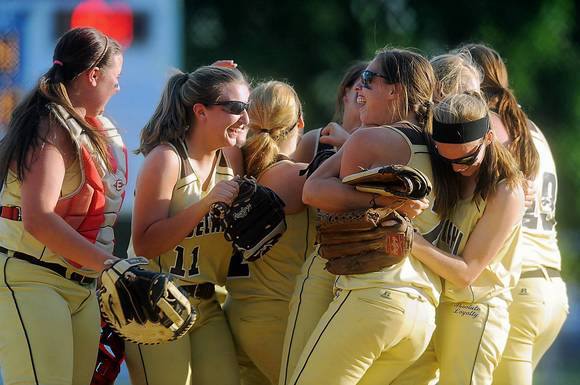 923222_626697580692329_2032534907_n